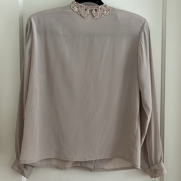 Vintage Tan Embroidered Collar Pleated Front Hidden Button Down Blouse 8P - Picture 3 of 11